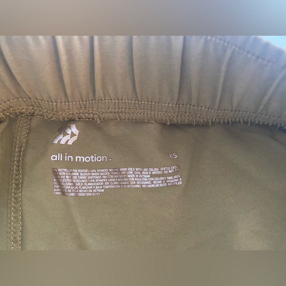 Target tan shorts - Picture 3 of 4